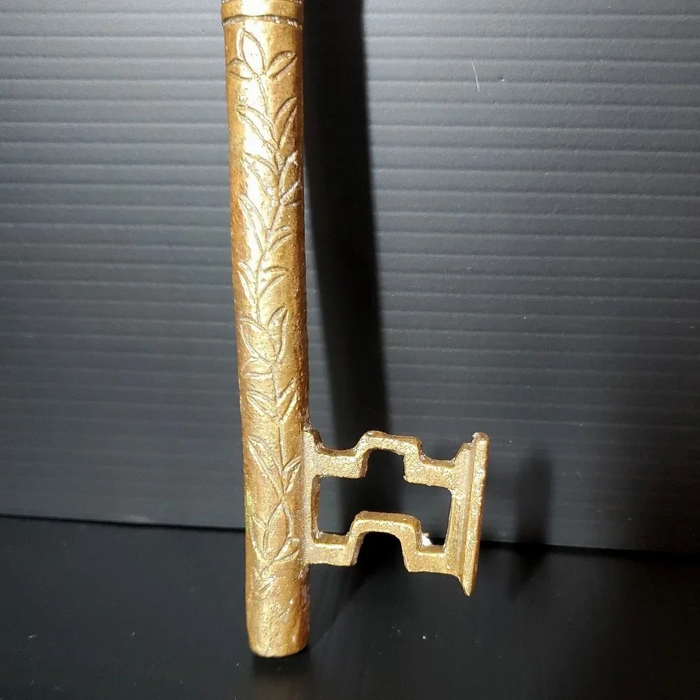 vintage-style brass key-shaped bottle opener barware‎ accessories